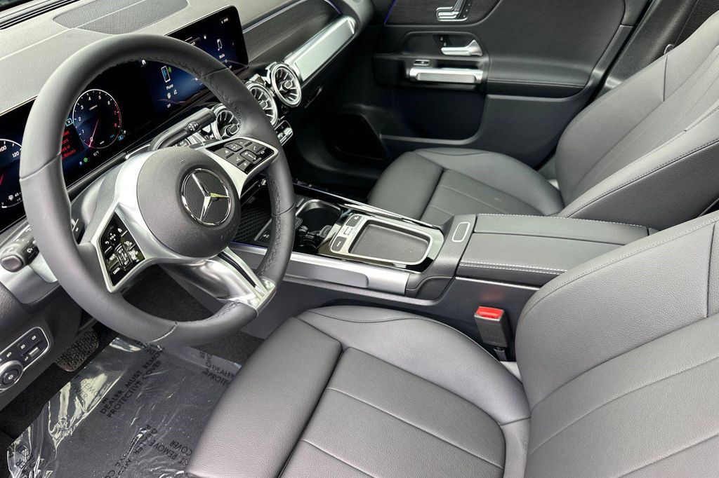 2026 Mercedes-BENZ GLB — миниатюра 20