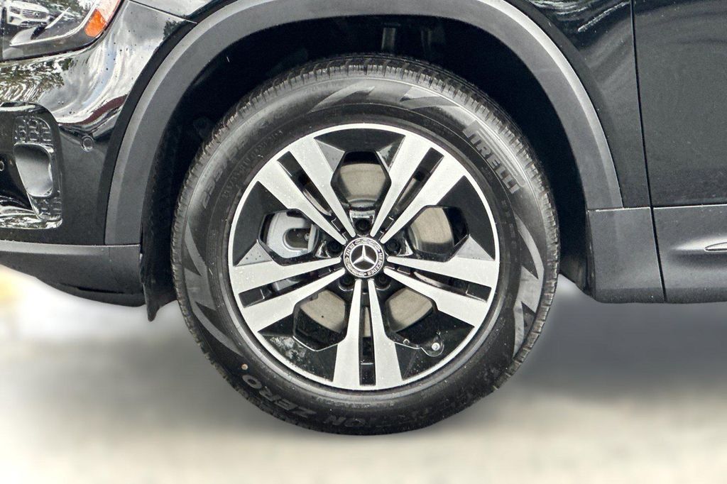 2026 Mercedes-BENZ GLB — миниатюра 11