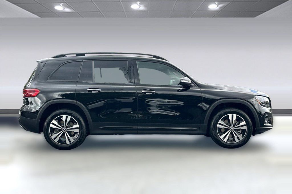 2026 Mercedes-BENZ GLB — миниатюра 7