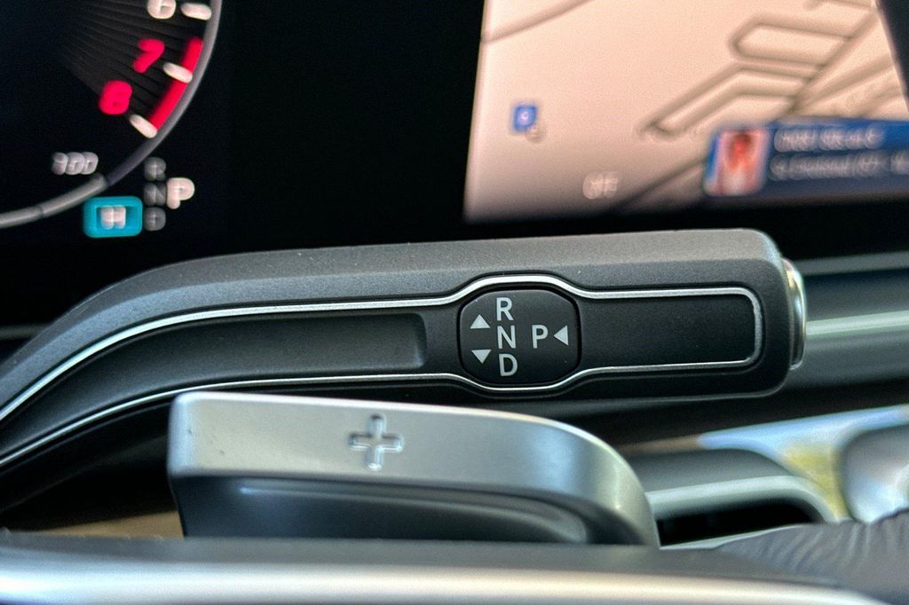 2026 Mercedes-BENZ GLE — миниатюра 16