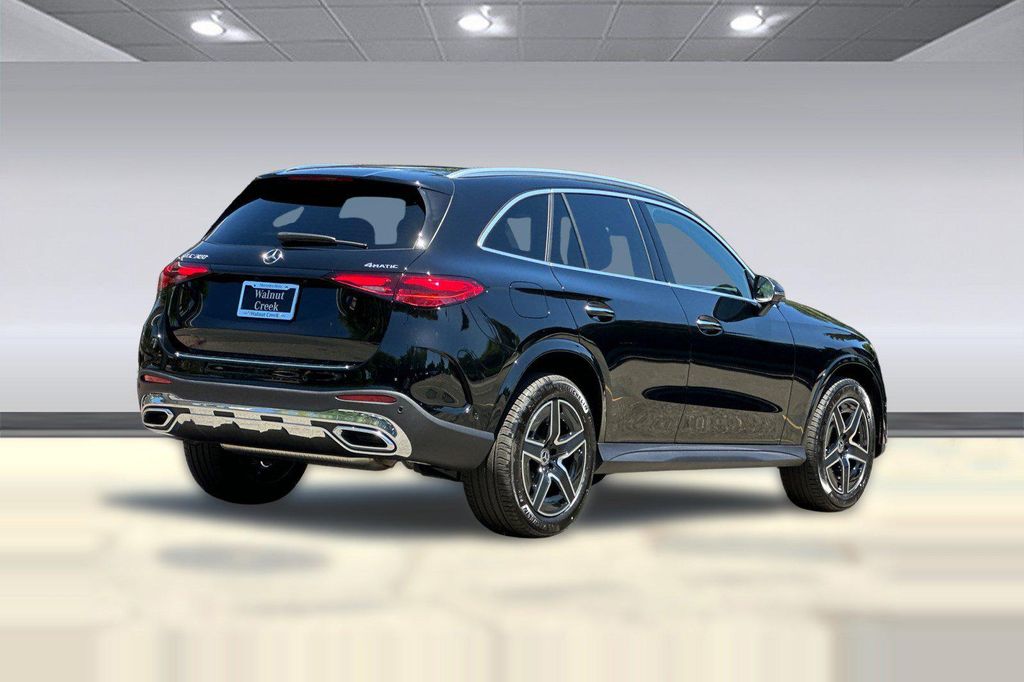 2026 Mercedes-BENZ GLC — фото 8