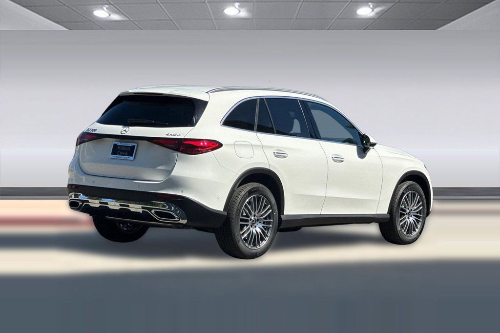 2026 Mercedes-BENZ GLC — фото 8