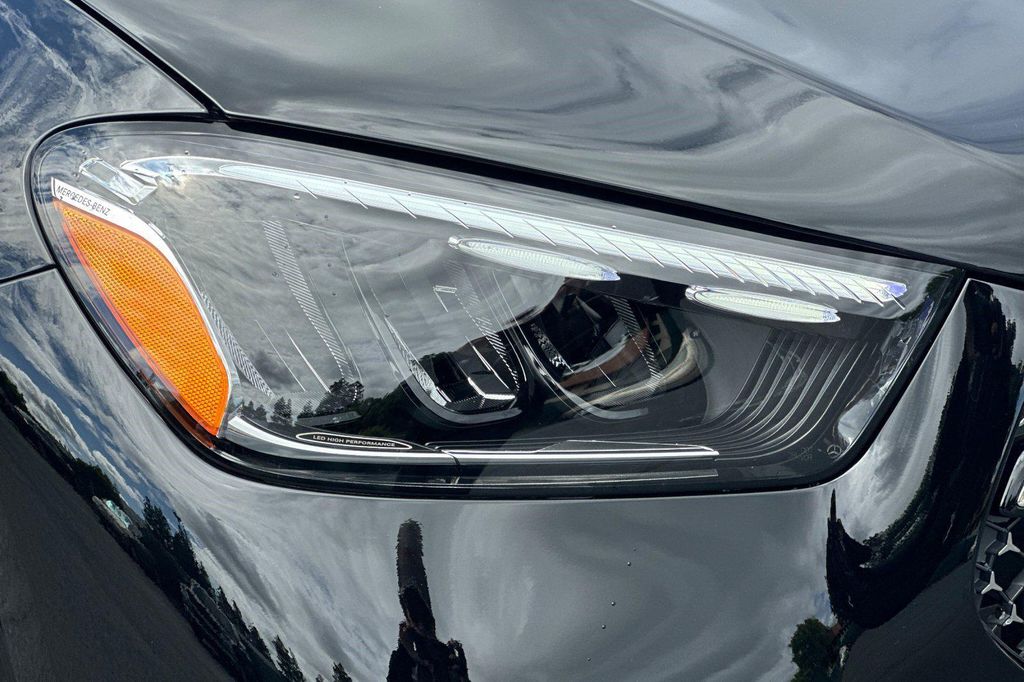 2026 Mercedes-BENZ GLE — миниатюра 11