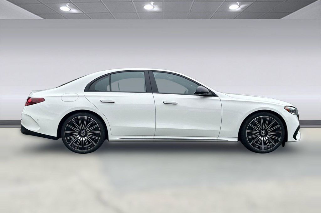 2026 Mercedes-BENZ E-CLASS — фото 8