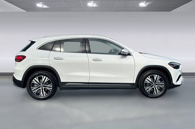 MERCEDES-BENZ GLA - 7