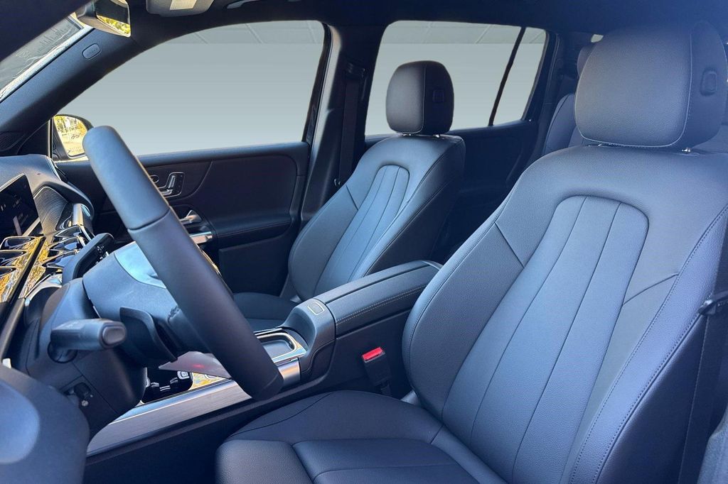 2026 Mercedes-BENZ GLB — миниатюра 19