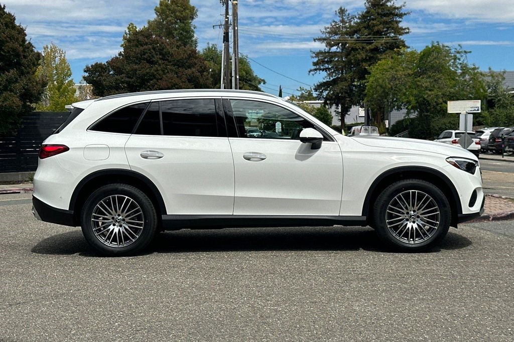 2026 Mercedes-BENZ GLC — фото 8