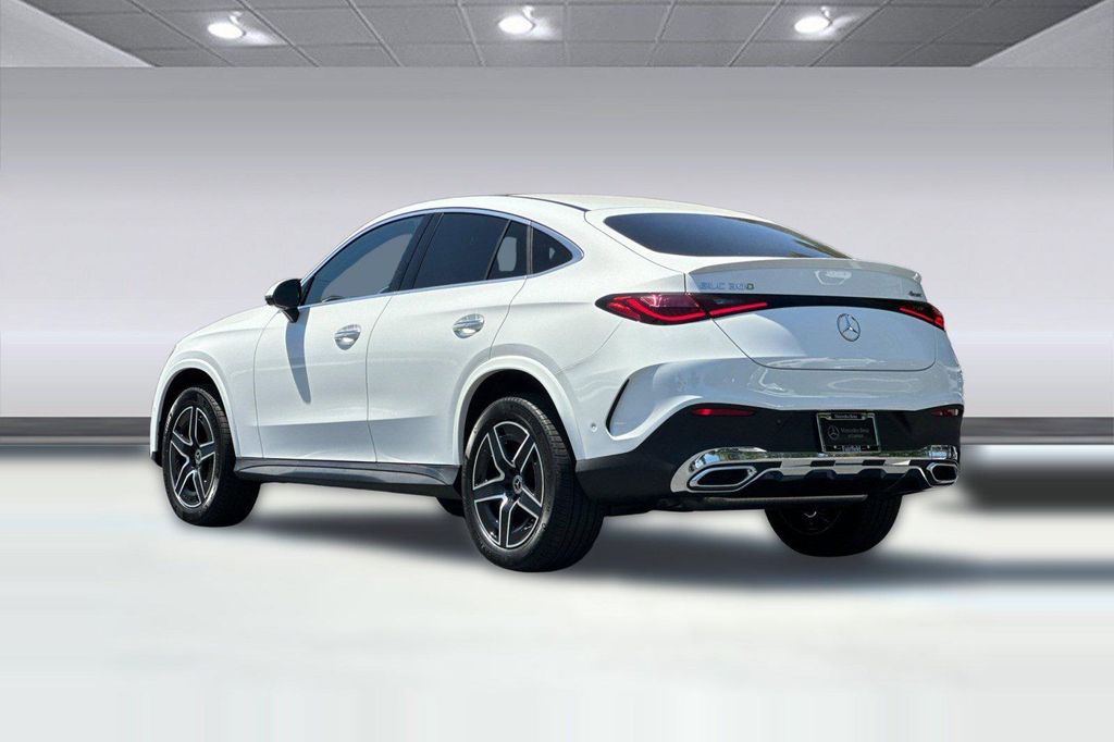 2026 Mercedes-BENZ GLC — фото 3