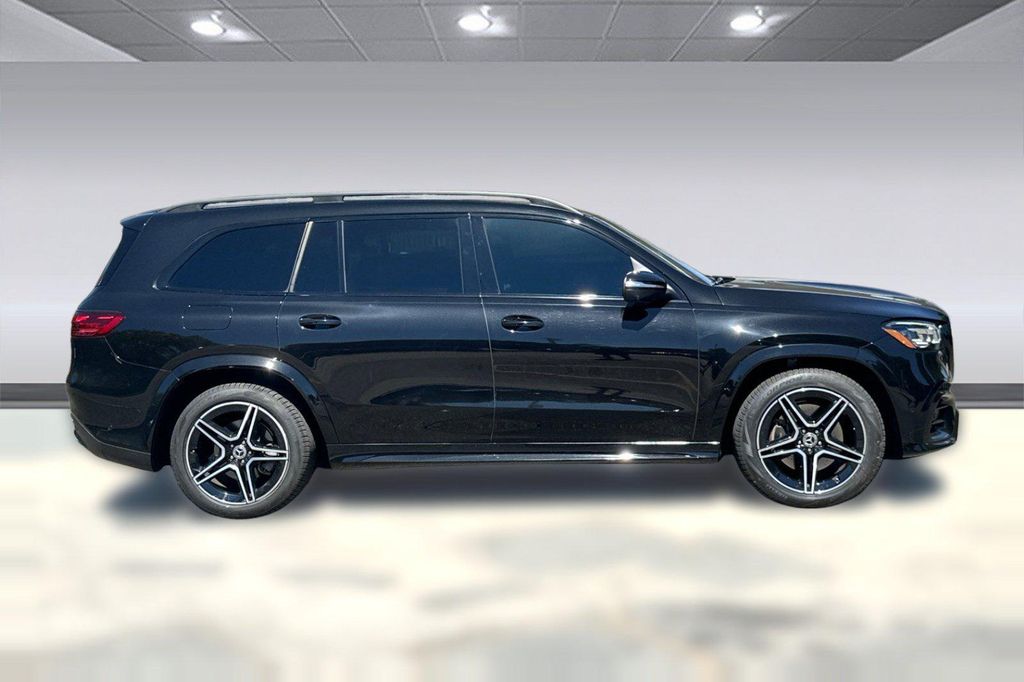 2024 Mercedes-BENZ GLS — фото 7