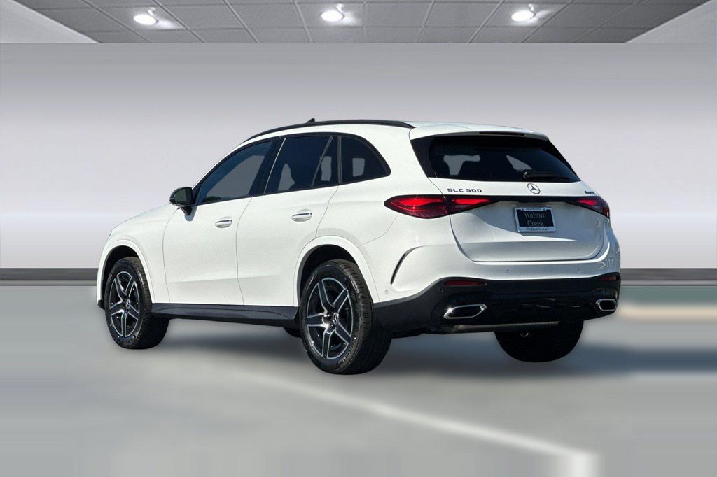 2026 Mercedes-BENZ GLC — фото 3