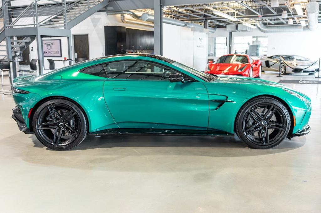2025 Aston Martin VANTAGE BASE — фото 7