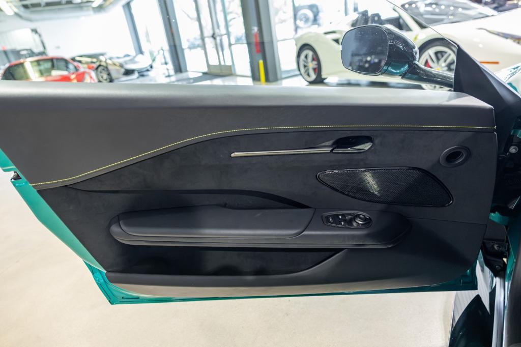 2025 Aston Martin VANTAGE BASE 缩略图 29