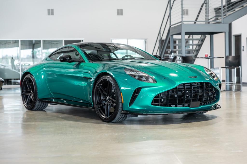 2025 Aston Martin VANTAGE BASE — фото 8