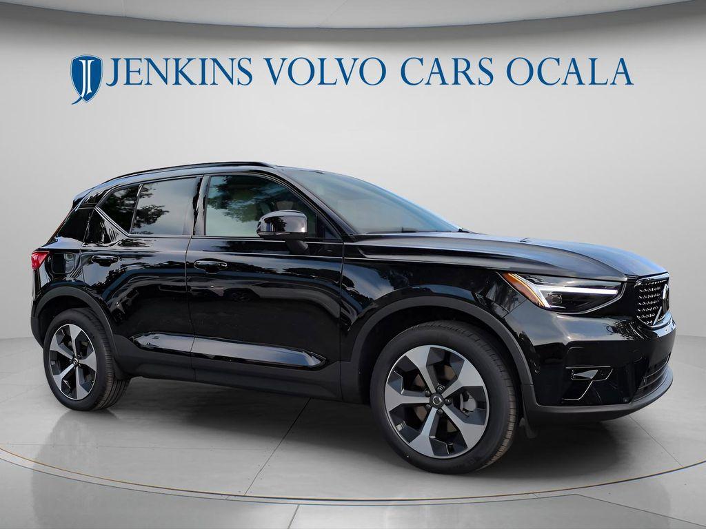 New 2025 Volvo XC40 B5 Plus Dark Theme