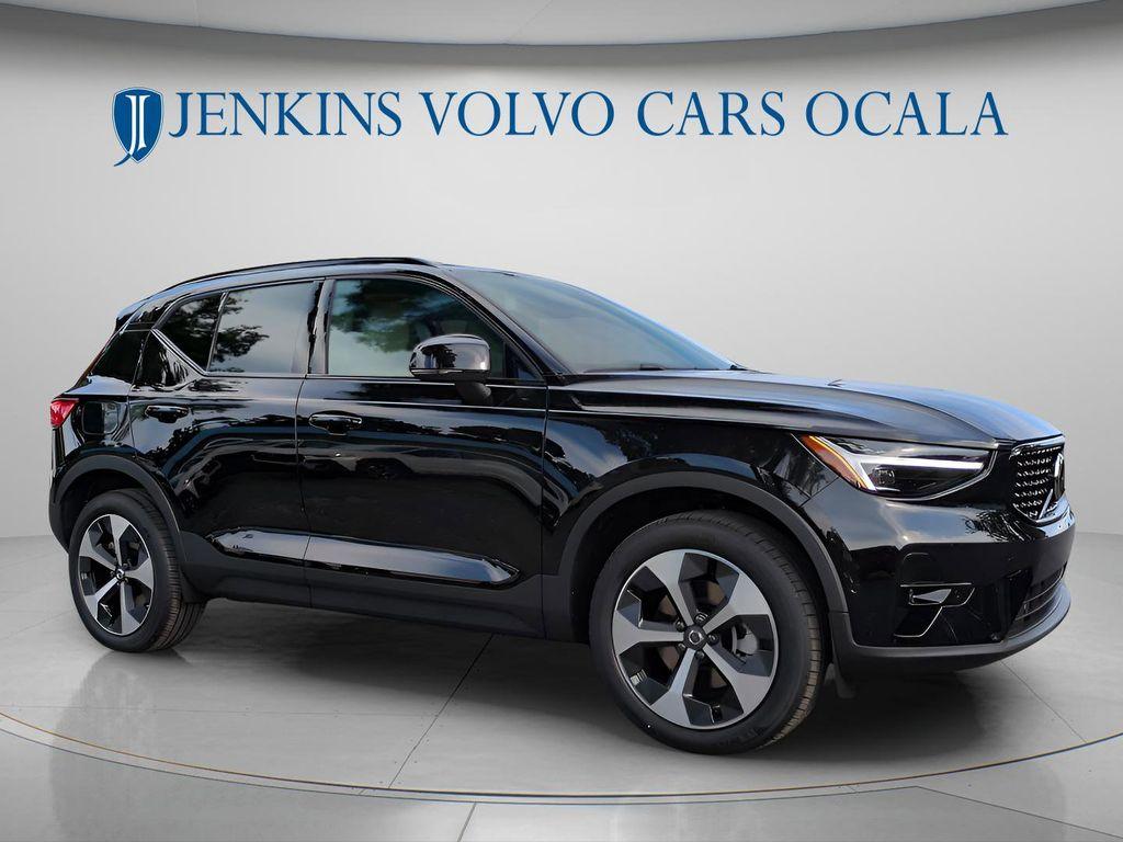 New 2025 Volvo XC40 B5 Plus Dark Theme