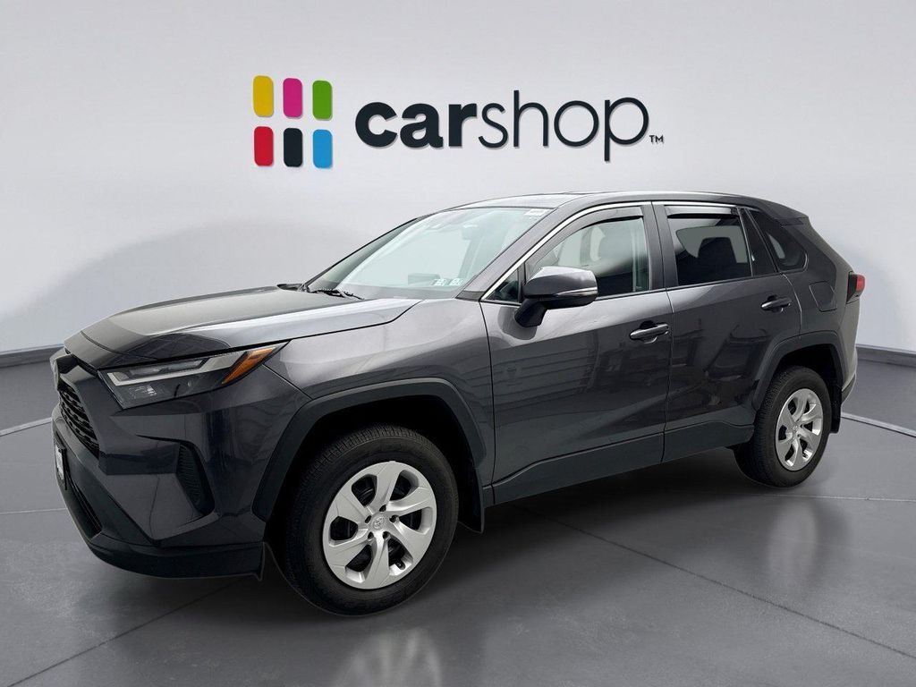 صورة 1 لـ 2023 Toyota RAV4 LE
