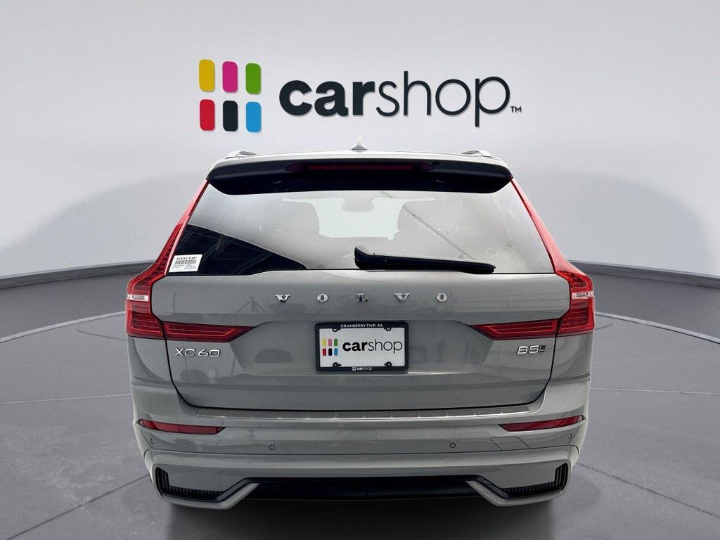 2024 Volvo XC60 B5 CORE DARK THEME 照片 4