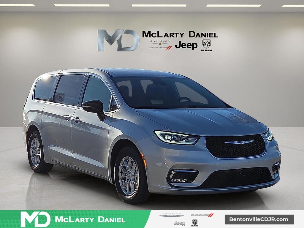 New 2026 Chrysler Pacifica Select