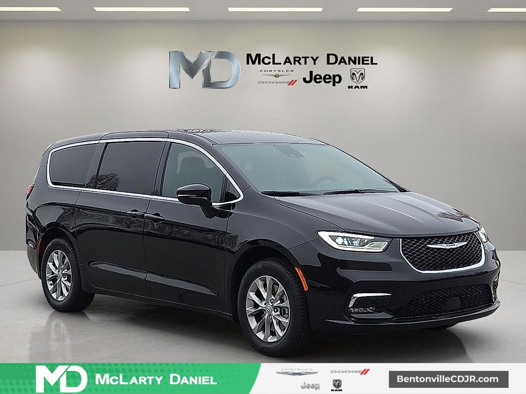 New 2026 Chrysler Pacifica Select