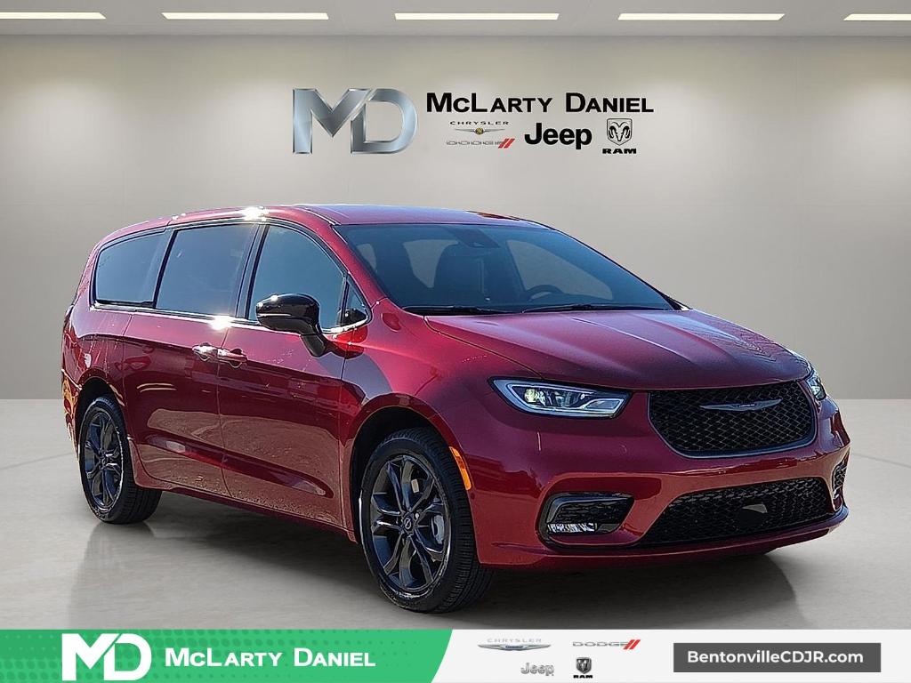 New 2026 Chrysler Pacifica Select