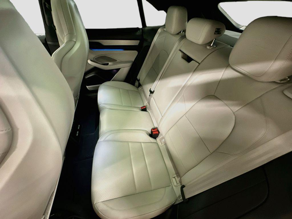 صورة 21 لـ 2025 Porsche MACAN 4S