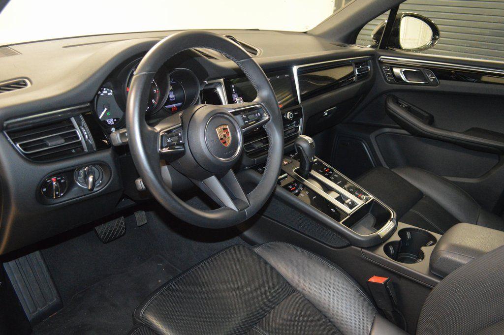 2025 Porsche MACAN BASE — фото 4