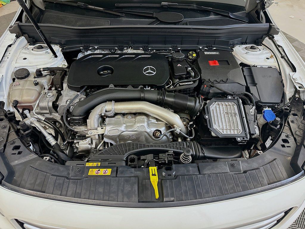 2025 Mercedes-BENZ GLB — миниатюра 31