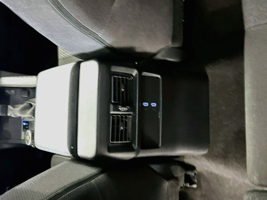 صورة مصغرة 23 لـ 2025 Toyota 4RUNNER SR5