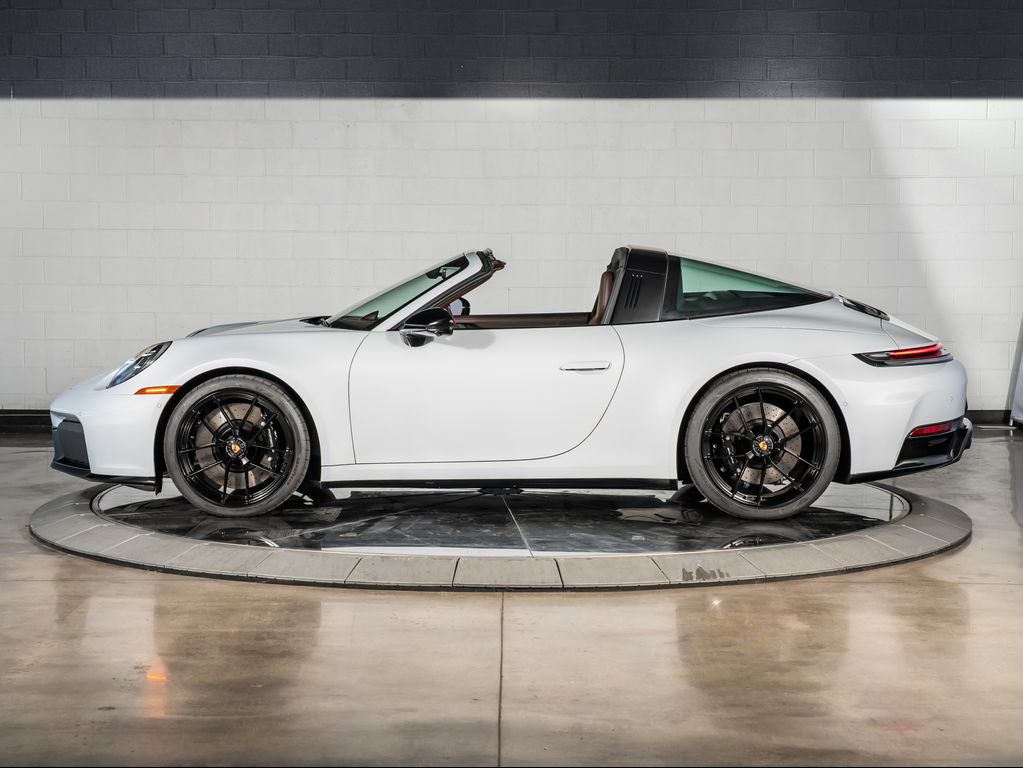 2026 Porsche 911 TARGA 4 GTS — фото 2