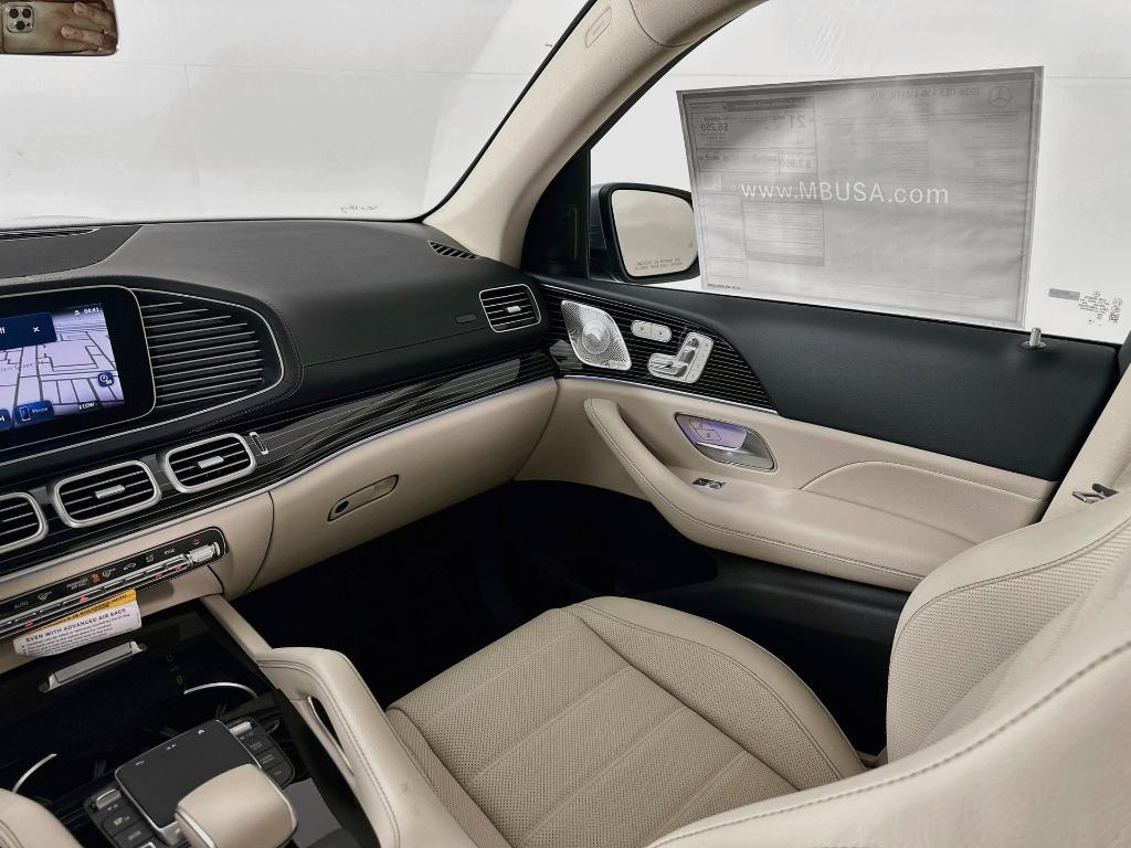 2026 Mercedes-BENZ GLS — миниатюра 26