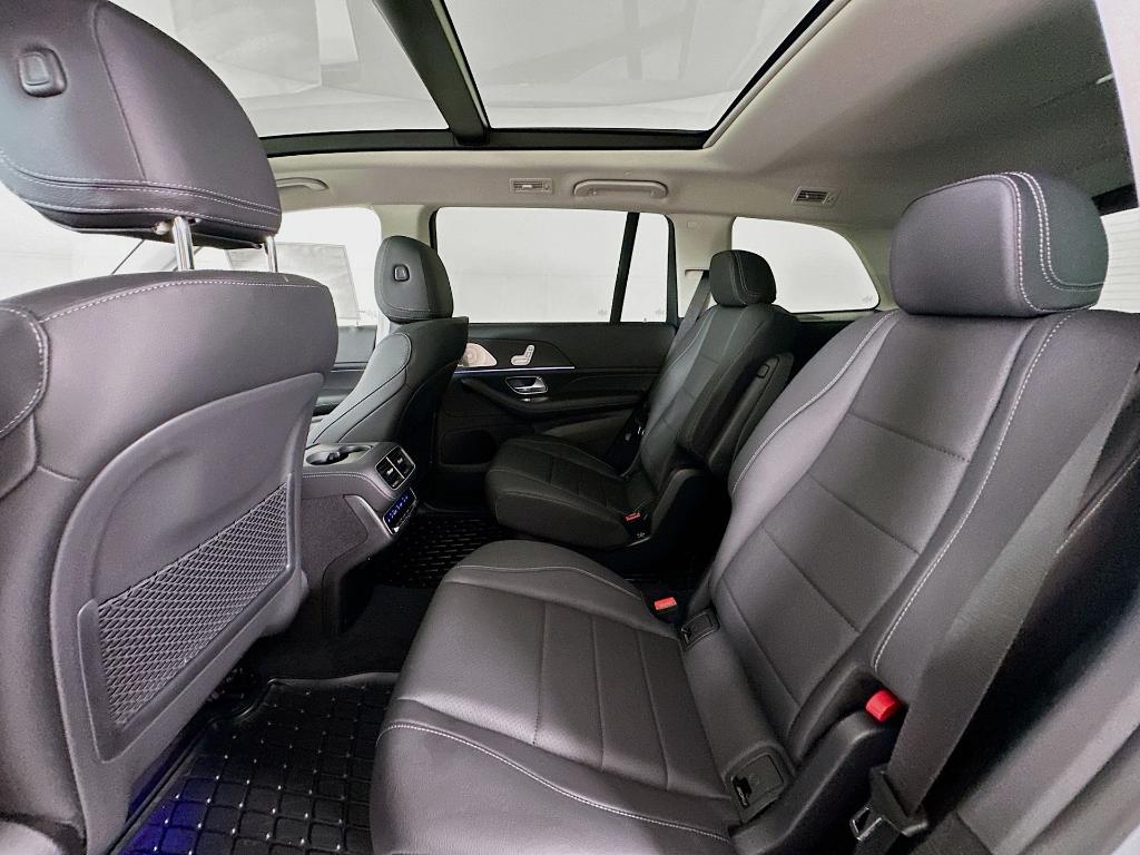 2026 Mercedes-BENZ GLS — миниатюра 27