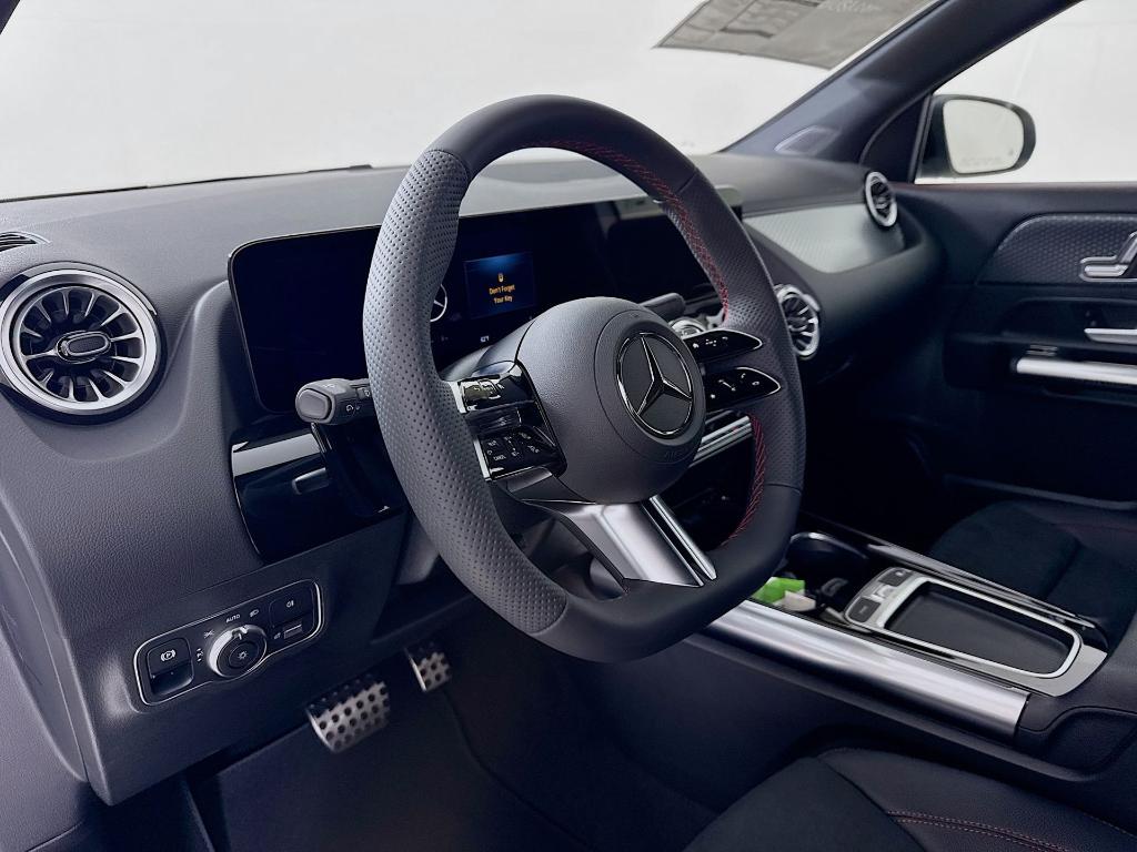 MERCEDES-BENZ GLA - 10