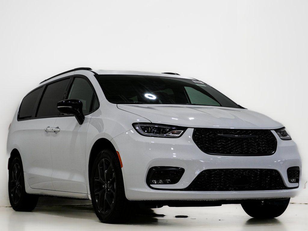 New 2026 Chrysler Pacifica Limited