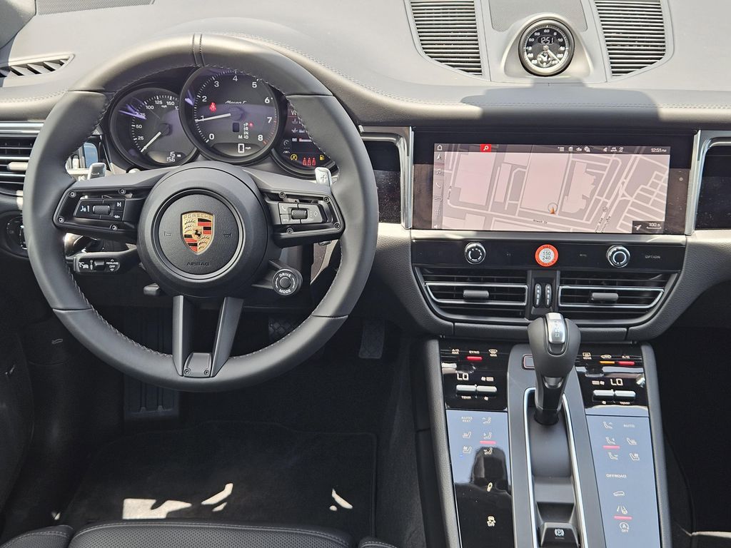 2026 Porsche MACAN — миниатюра 24
