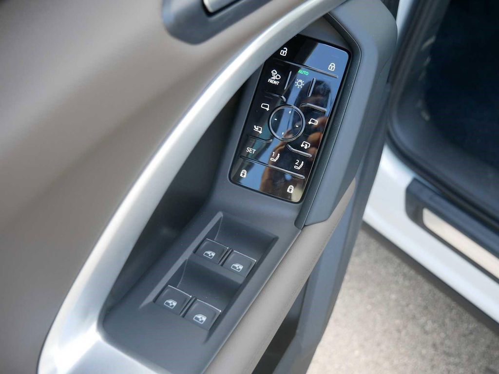 صورة 8 لـ 2025 AUDI Q5 PREMIUM PLUS TFSI QUATTRO S TRONIC