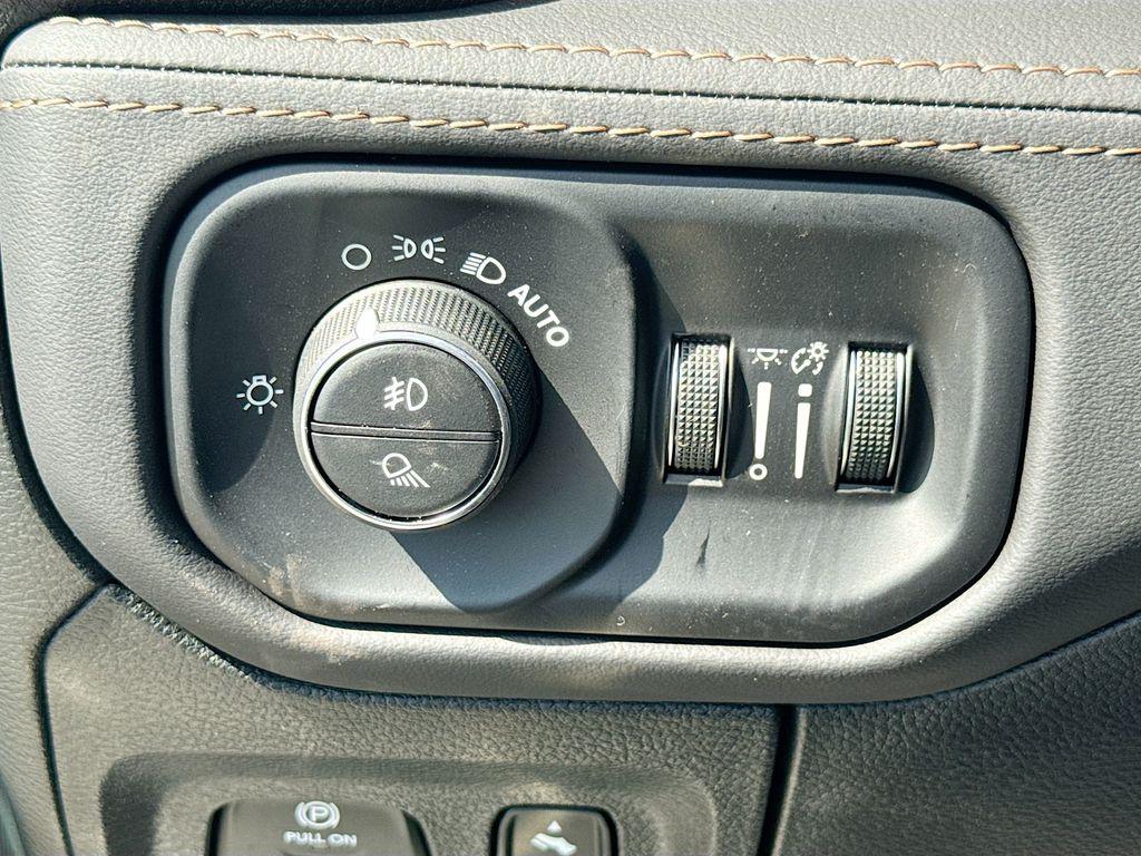 2026 RAM 1500 ST photo 10
