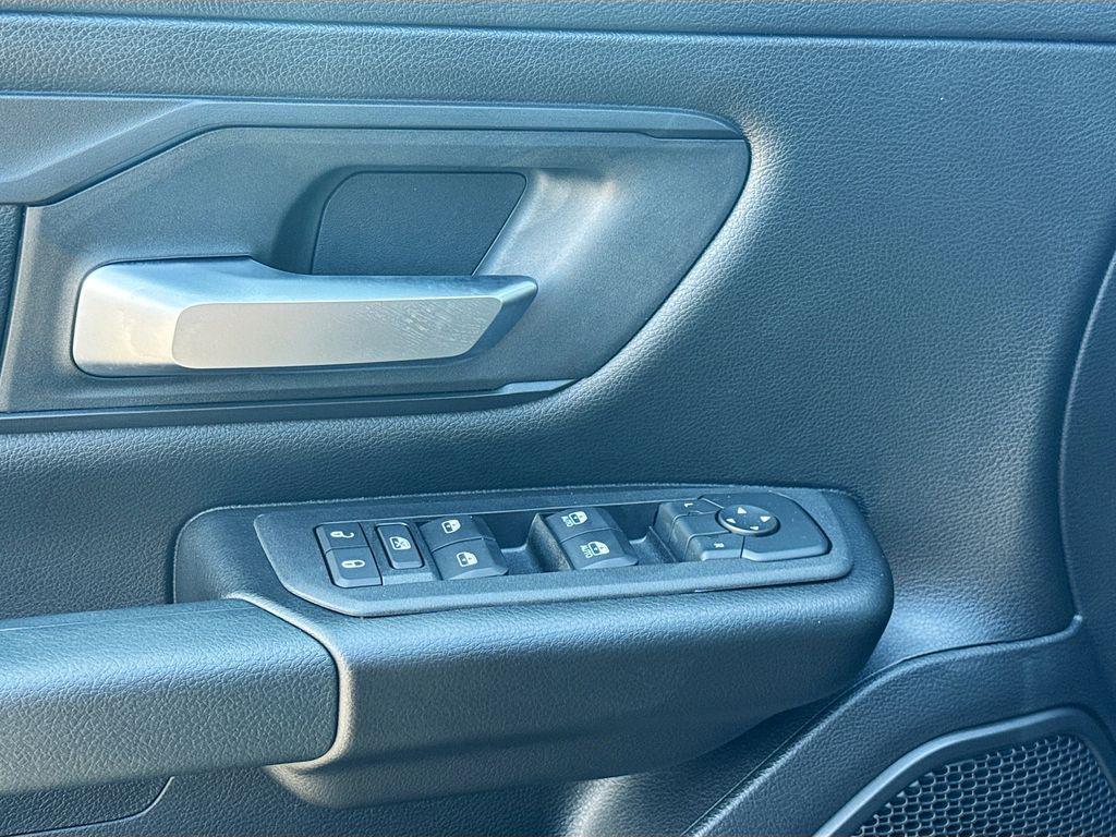 صورة مصغرة 18 لـ 2026 RAM 1500 EXPRESS