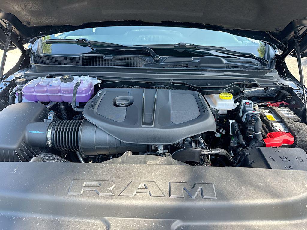 صورة مصغرة 32 لـ 2026 RAM 1500 EXPRESS