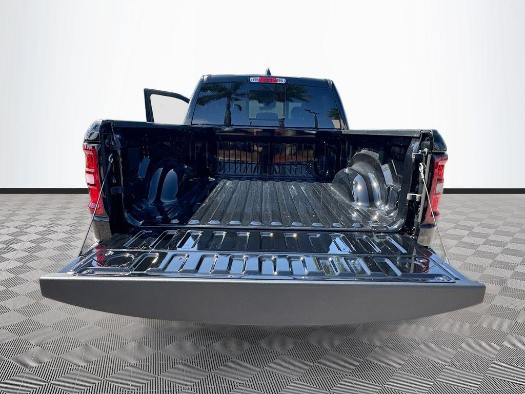 صورة مصغرة 28 لـ 2026 RAM 1500 EXPRESS