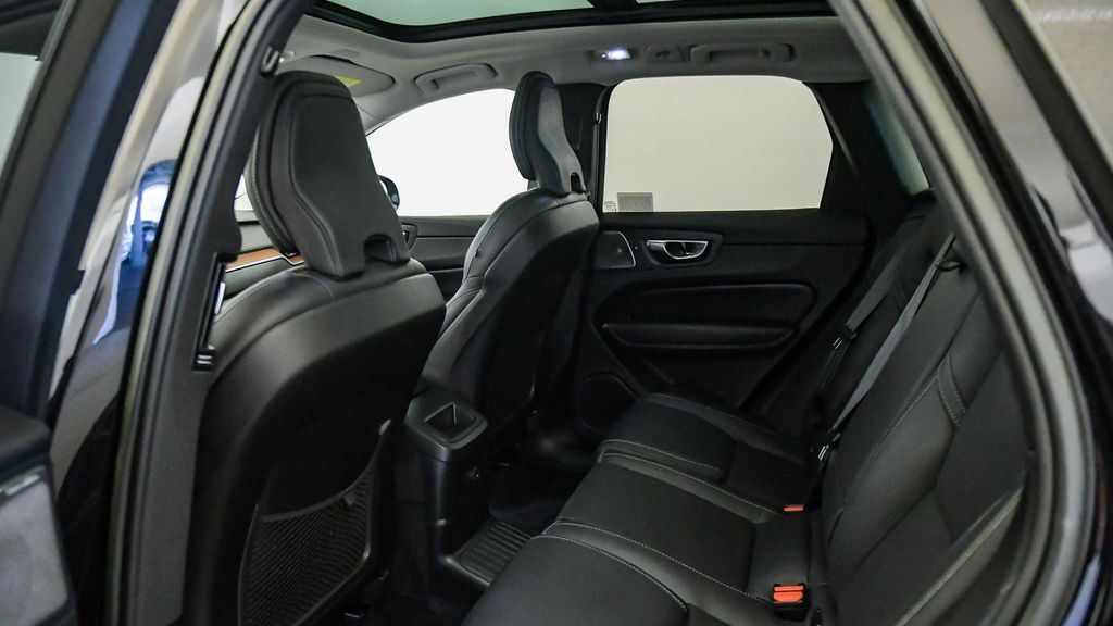صورة مصغرة 19 لـ 2023 Volvo XC60 RECHARGE PLUG-IN HYBRID T8 ULTIMATE DARK THEM