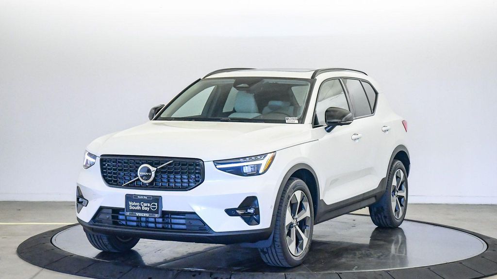 New 2026 Volvo XC40 Plus, B5 AWD Gas (mild hybrid), Dark
