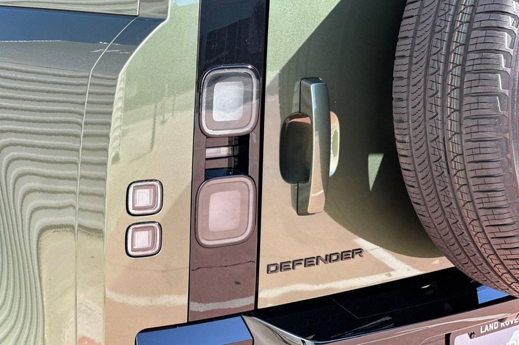 صورة مصغرة 27 لـ 2026 LAND Rover DEFENDER P300 S