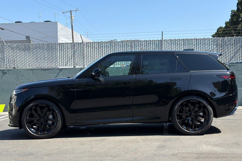 صورة 2 لـ 2026 LAND Rover RANGE ROVER SPORT SE