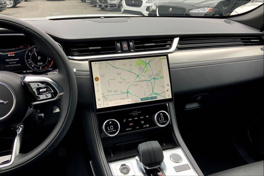 صورة 10 لـ 2026 Jaguar F-PACE R-DYNAMIC S P250 AWD AUTOMATIC