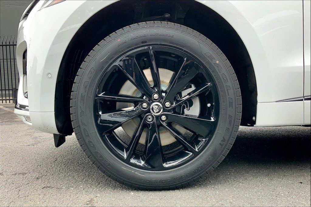 صورة 7 لـ 2026 Jaguar F-PACE R-DYNAMIC S P250 AWD AUTOMATIC