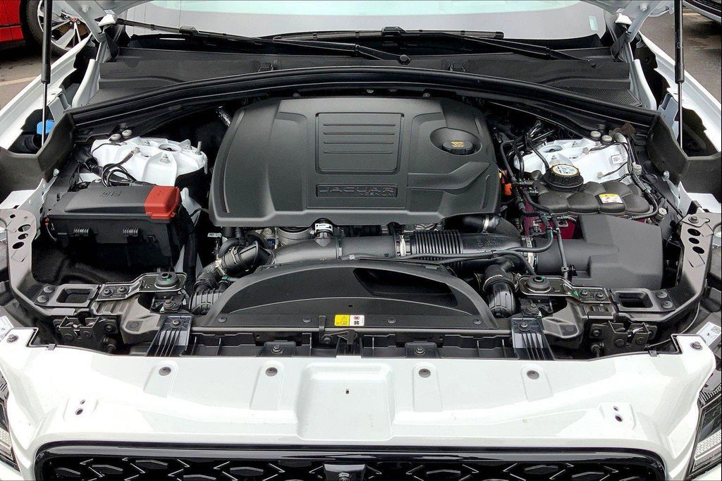 صورة مصغرة 13 لـ 2026 Jaguar F-PACE R-DYNAMIC S P250 AWD AUTOMATIC