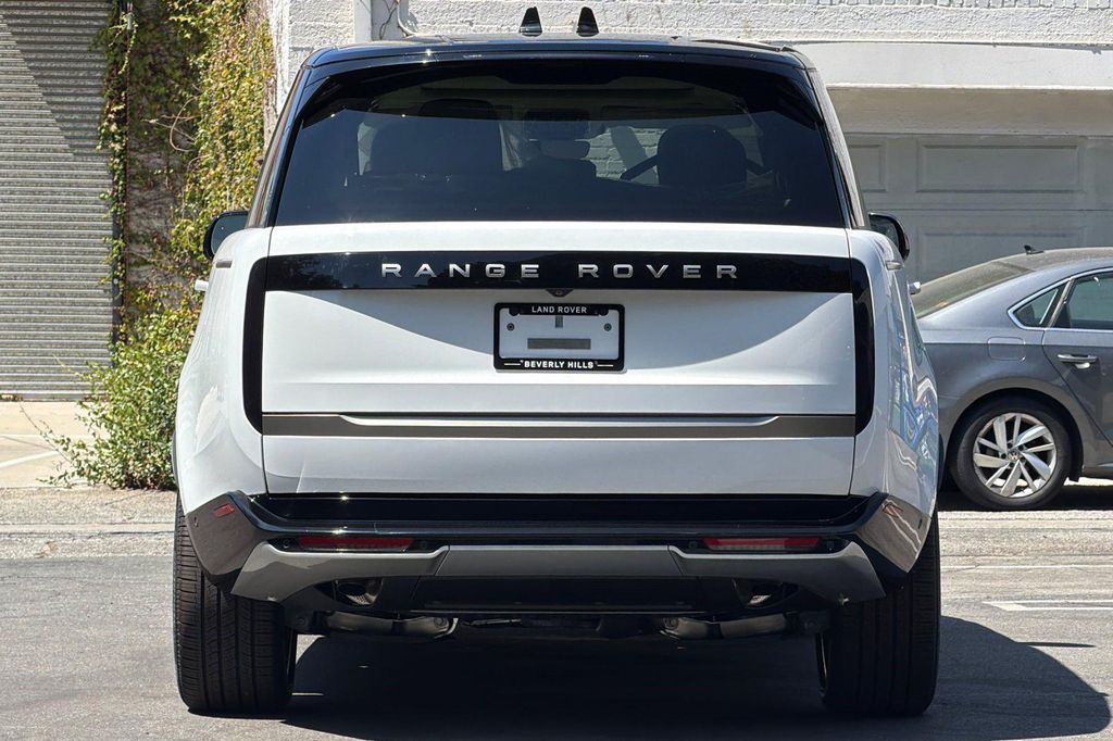 صورة 10 لـ 2026 LAND Rover RANGE ROVER P400 SE 7 SEAT