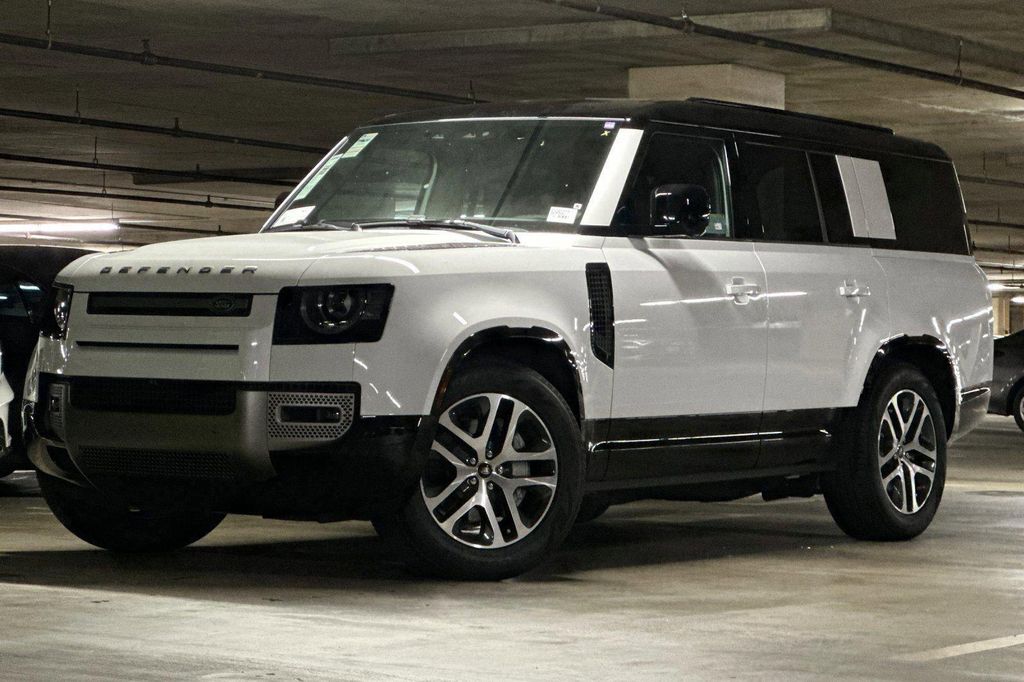 New 2025 Land Rover Defender 130 P400 X-Dynamic SE