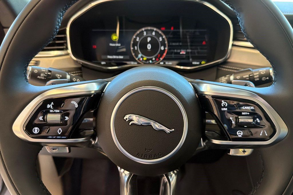 صورة مصغرة 11 لـ 2025 Jaguar F-PACE R-DYNAMIC S P400 AWD AUTOMATIC