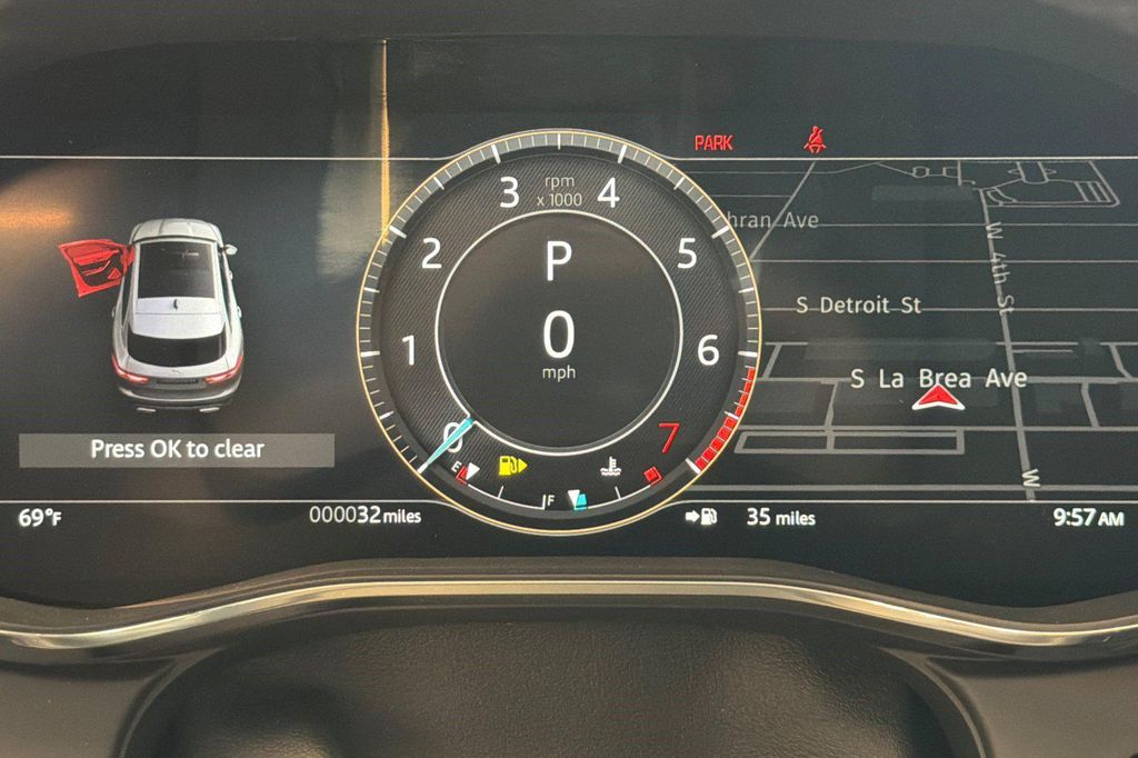 صورة مصغرة 21 لـ 2025 Jaguar F-PACE R-DYNAMIC S P400 AWD AUTOMATIC